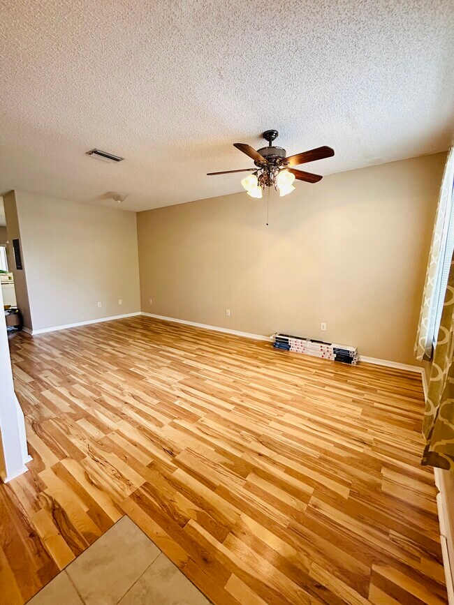 Building Photo - 10445 Heron Lake Dr