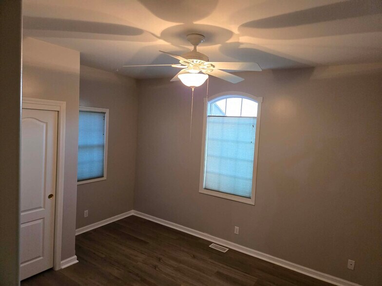 Building Photo - 9513 S 26th Ave