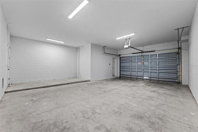 Building Photo - 5730 Biscayne Ct