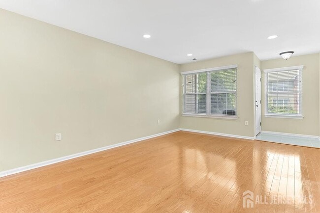 Building Photo - 102 Berkshire Dr