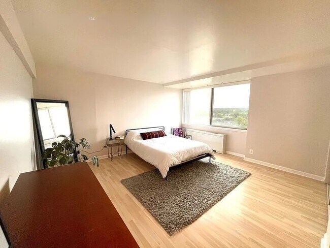 Building Photo - 301 N Beauregard St