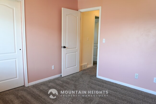 Building Photo - 10983 Sunup Way