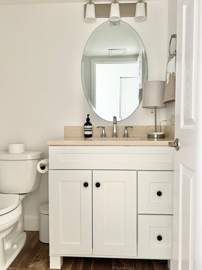 Building Photo - 132 Lakeshore Dr