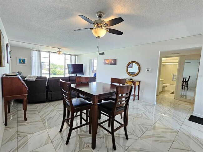Building Photo - 7425 Bay Island Dr S