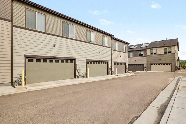 Building Photo - 6363 Nelson St