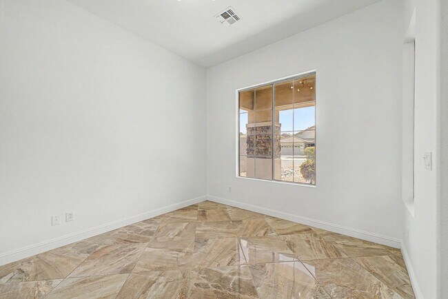 Building Photo - 1900 E Woodsman Pl