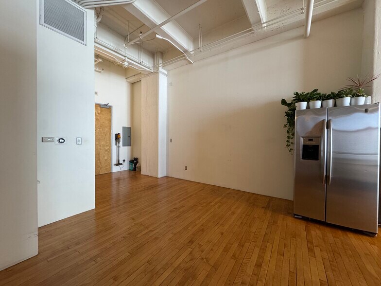 Building Photo - 1850 E Industrial St