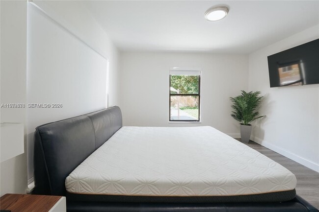 Building Photo - 11080 Peachtree Dr