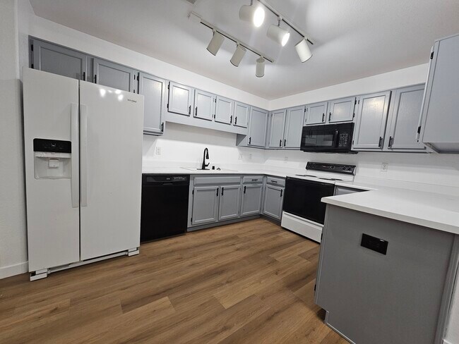 Kitchen - 15050 N Thompson Peak Pkwy