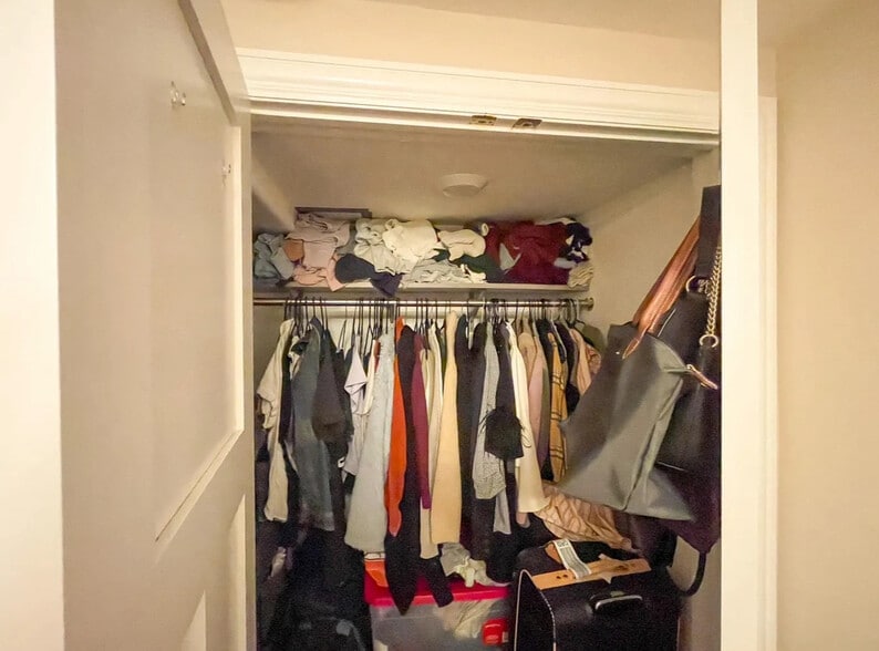 Building Photo - 2730 N Wilton Ave