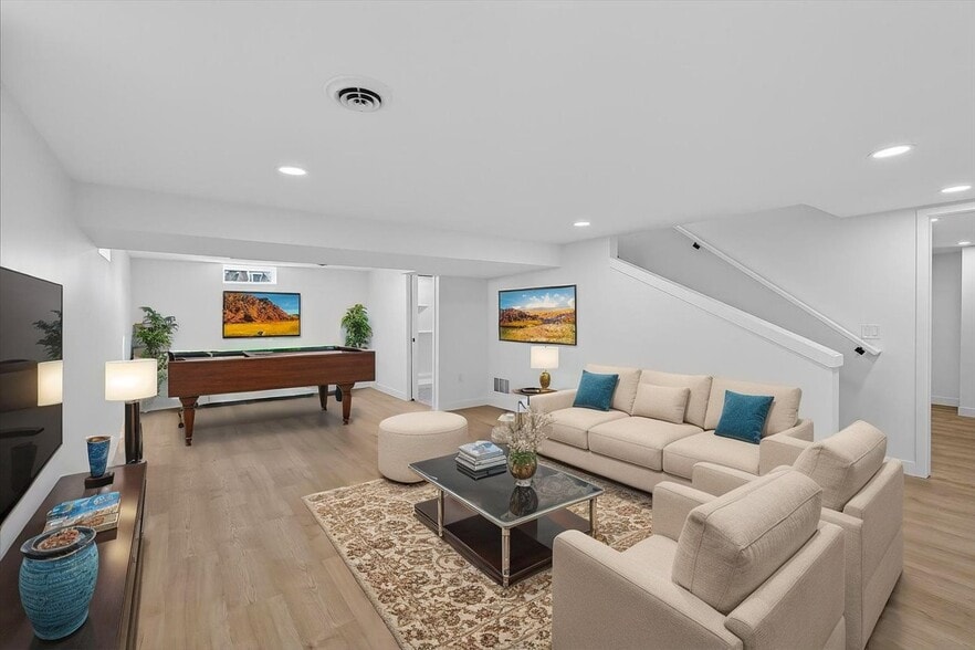 Building Photo - 305 N Shuman St