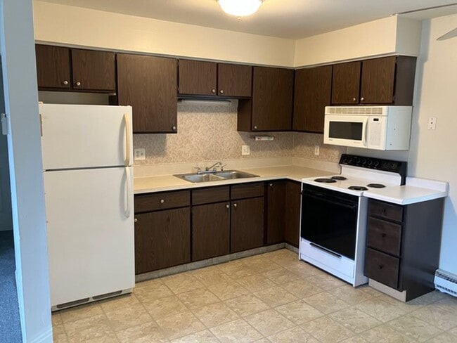 Building Photo - RANCH STYLE 2 BEDROOM DUPLEX FOR LEASE