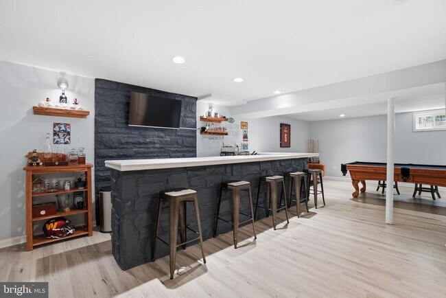 Building Photo - 510 Moat Way