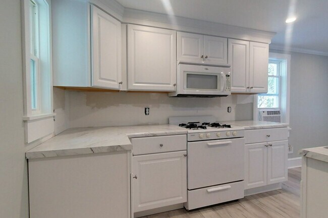 Building Photo - 813 N Spair St