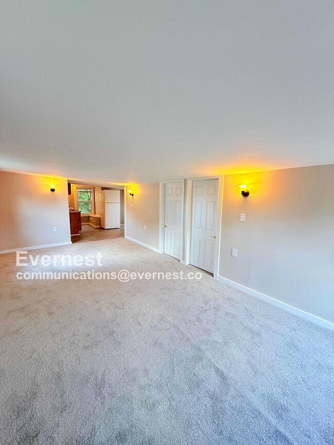 Building Photo - 68 E James St