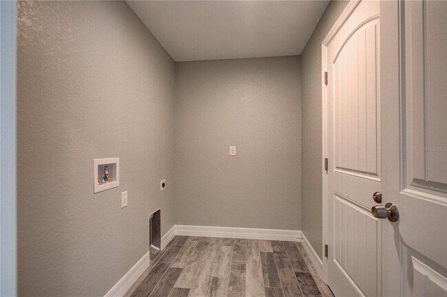 Building Photo - 129 Glades Dr