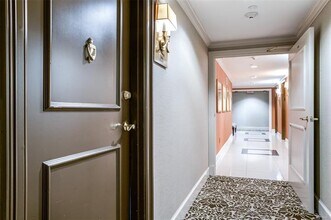 Building Photo - 4242 Lomo Alto Dr