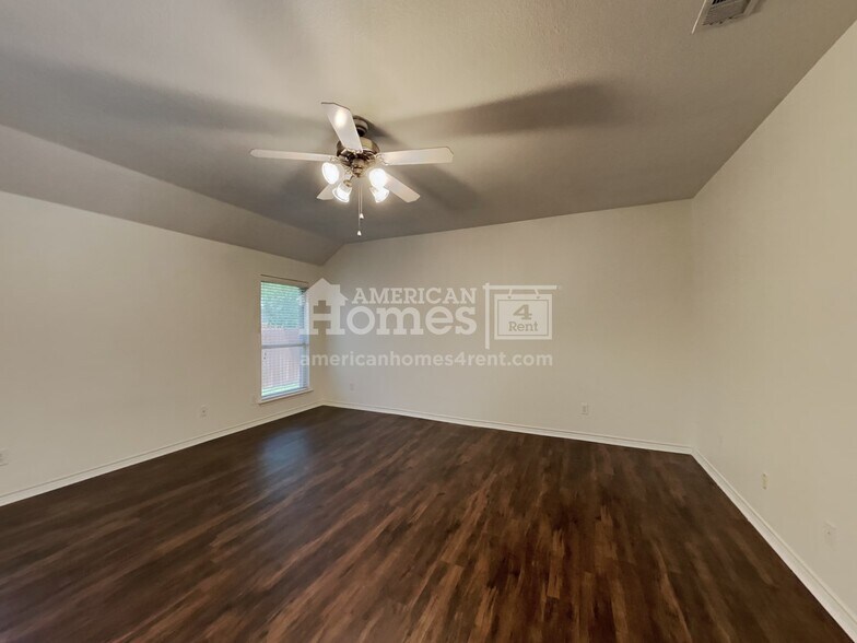 Building Photo - 521 Covey Trl