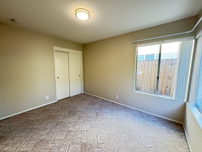 Building Photo - Beautifully Maintained 4Bd/2Ba Home w/Large Back Yard and Fruit Trees!