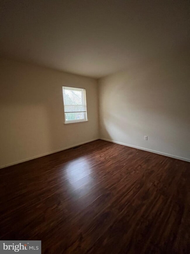 Building Photo - Modern Townhouse Living in Alexandria's Prime Location