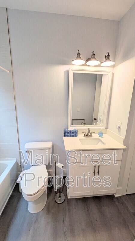 Building Photo - 379 S Clubbs St