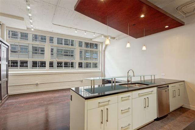Building Photo - 2600 W 7th St