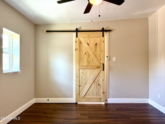 Building Photo - 2929 Grant Ave