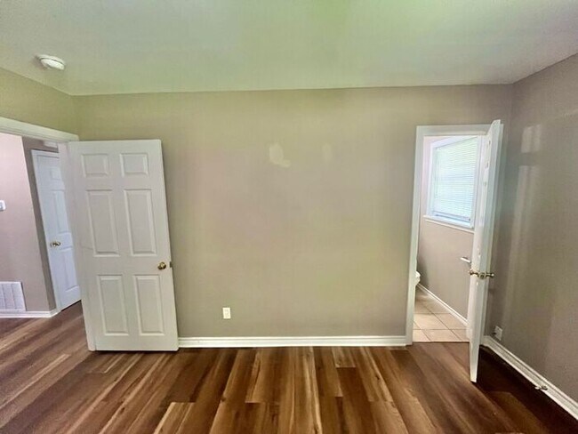 Building Photo - Tour Today! 3 Bedroom 2 Bath Single Family Home in Longview!