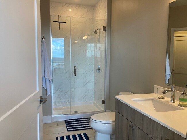 Building Photo - Gorgeous 2 Bedroom Condo in Oxon Hill!