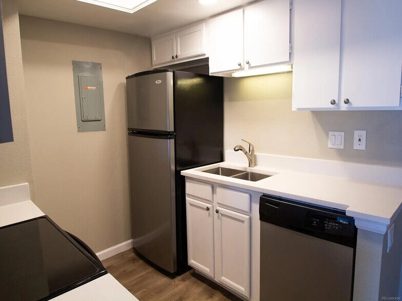 Building Photo - 14464 E Colorado Dr