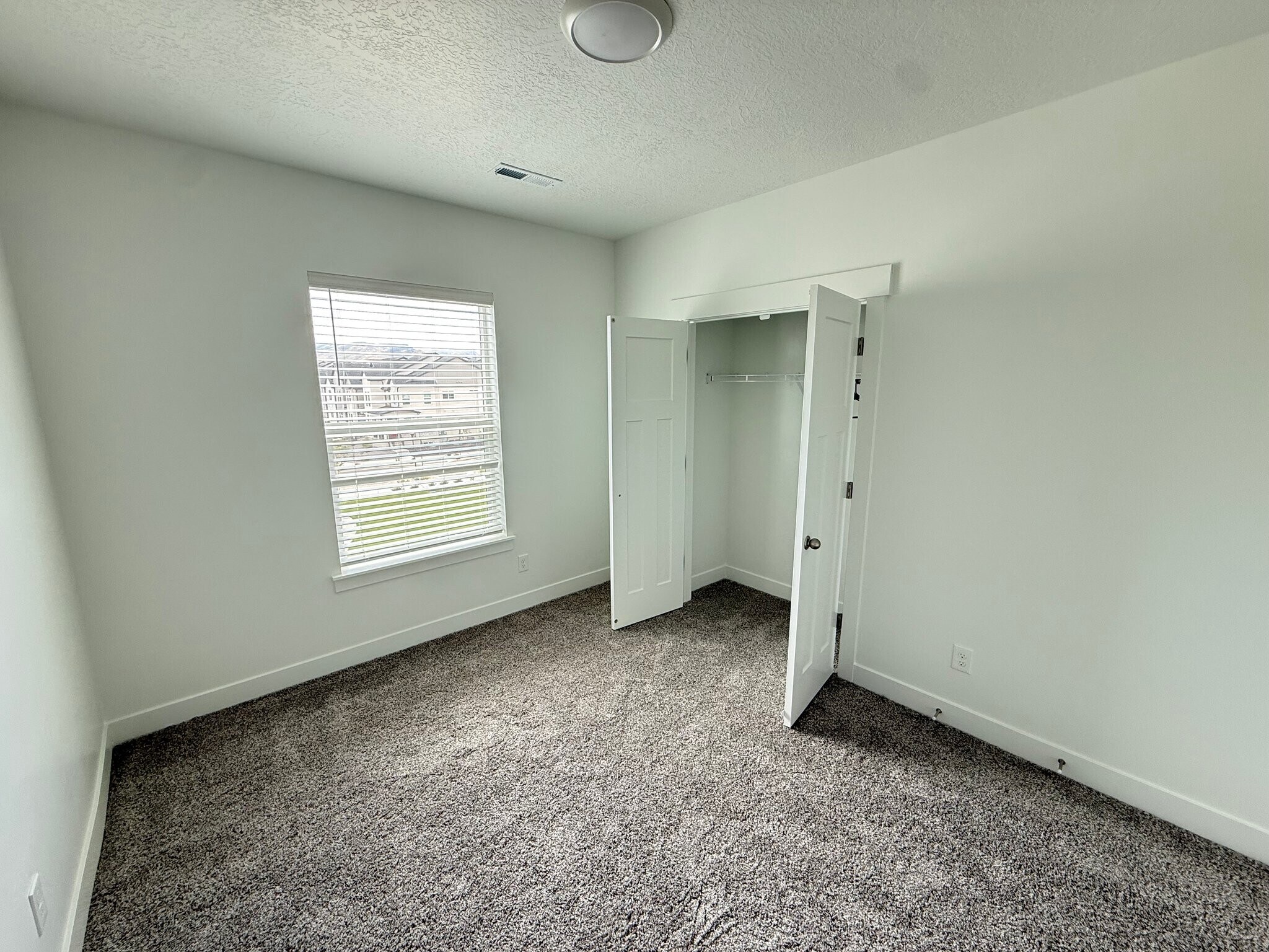 Building Photo - 6528 Skyline Lp Ln