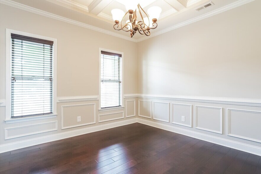 Building Photo - 104 Claymore Dr