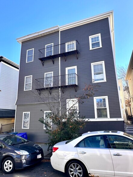 Primary Photo - 43 Cottage St