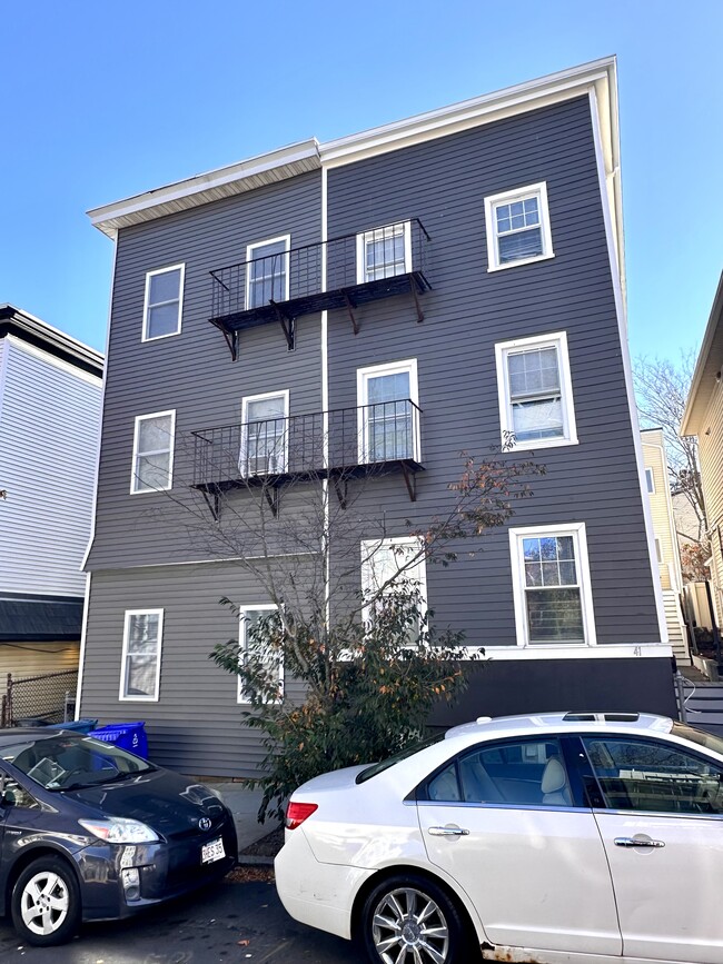 Building Photo - 43 Cottage St