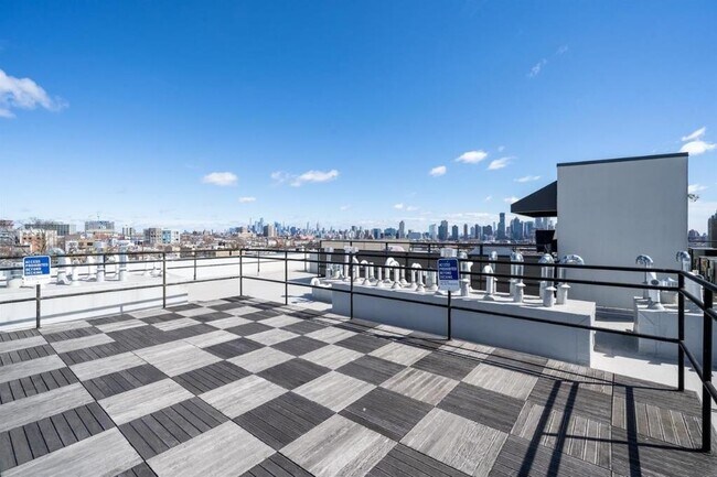 Building Photo - 650 Montgomery St