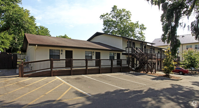 Primary Photo - Arrowhead Apartments