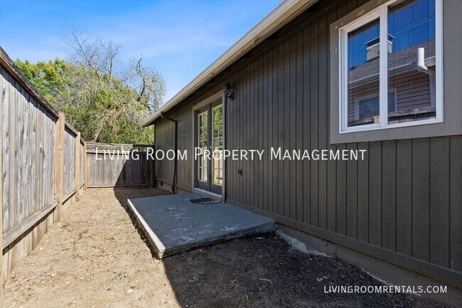 Building Photo - 1318 NE Rosa Parks Way
