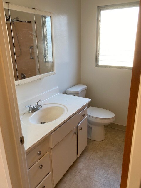 Building Photo - 1761 E 1st St