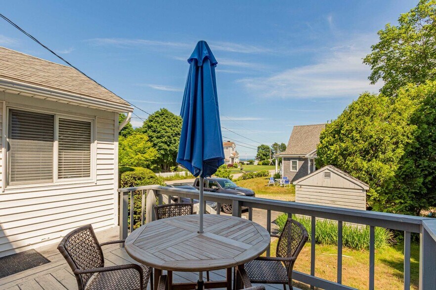 Building Photo - 18 Baker