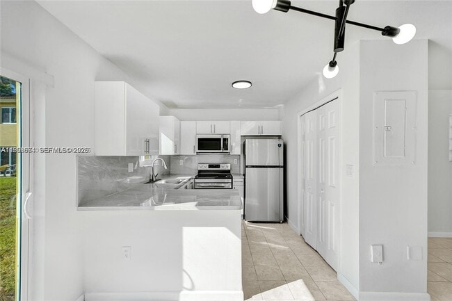 Building Photo - 3398 NE 9th Dr