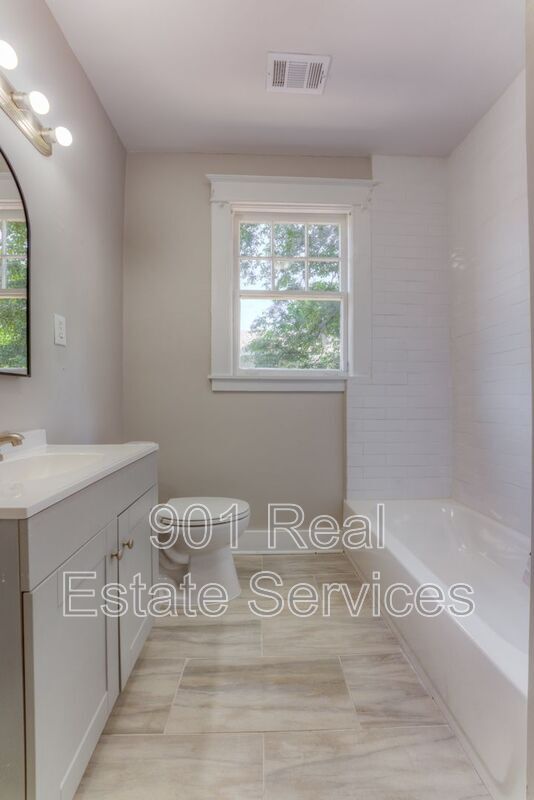 Building Photo - 498 Lundee St