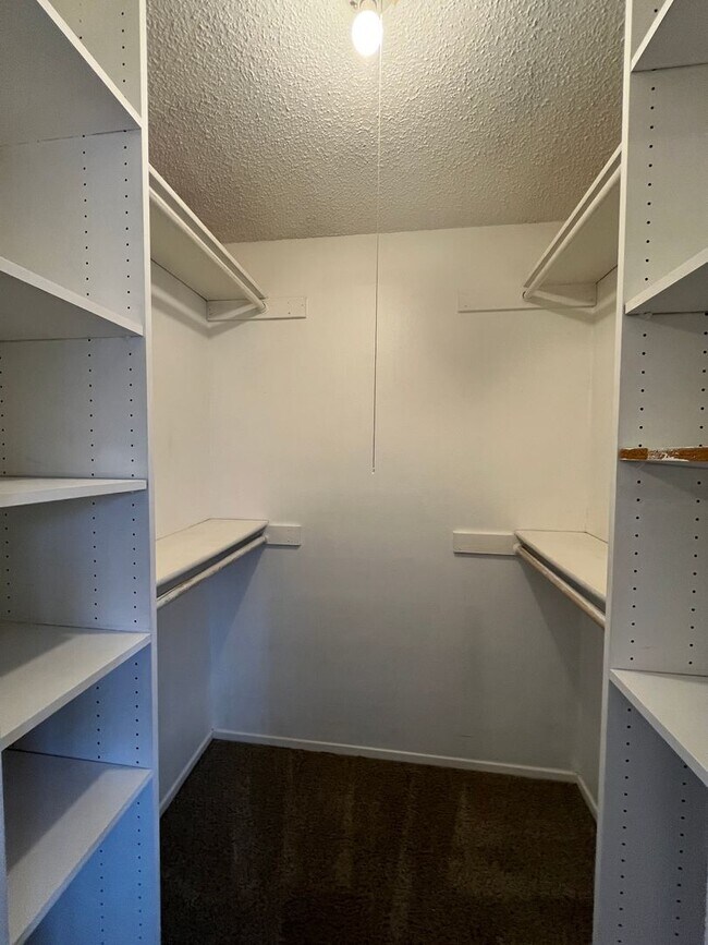 Building Photo - 2 Bedrooms in Great Dove Springs Location