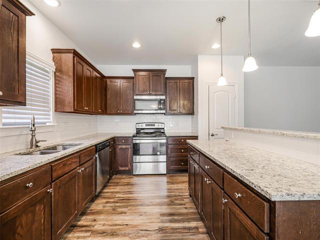 Building Photo - 4916 Villas Dr