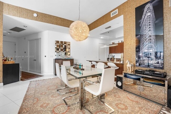 Building Photo - 15811 Collins Ave