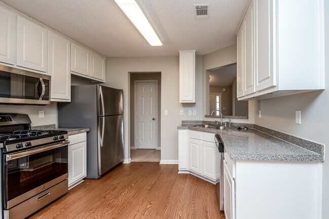 Building Photo - 318 The Gables Dr