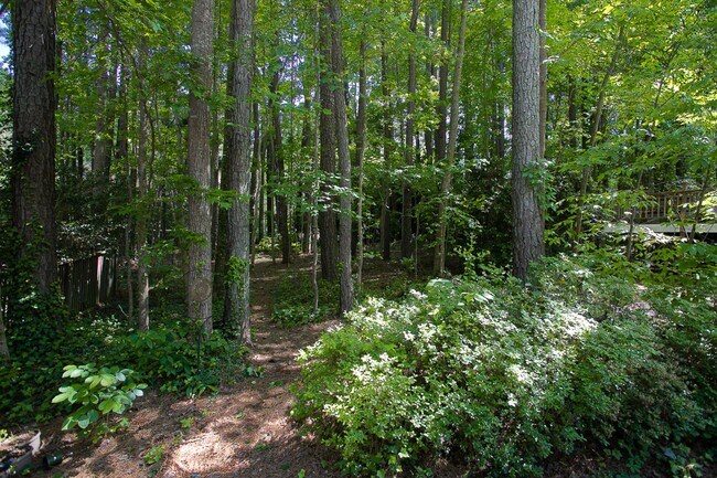 Building Photo - Contemporary 3-Bedroom 2-Bath Townhome in Chapel Hill Close to UNC and Hospital!