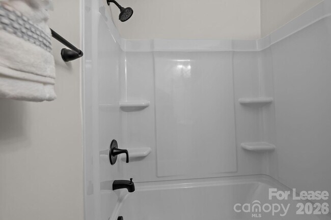 Building Photo - 801 Davenport St