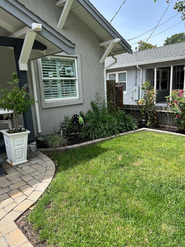 Building Photo - 1422 Court St