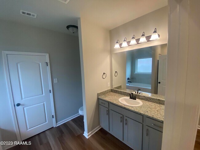 Building Photo - 204 Sparkling Meadows Ln