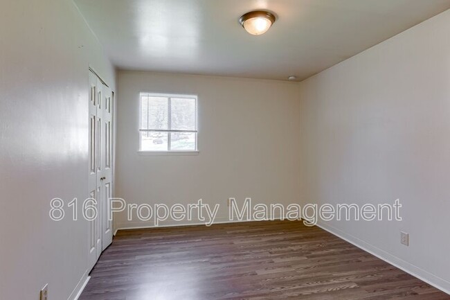 Building Photo - 15411 Barat Ave